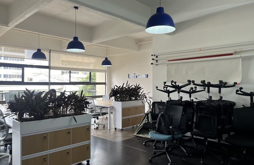 excelente oficina en arriendo chico