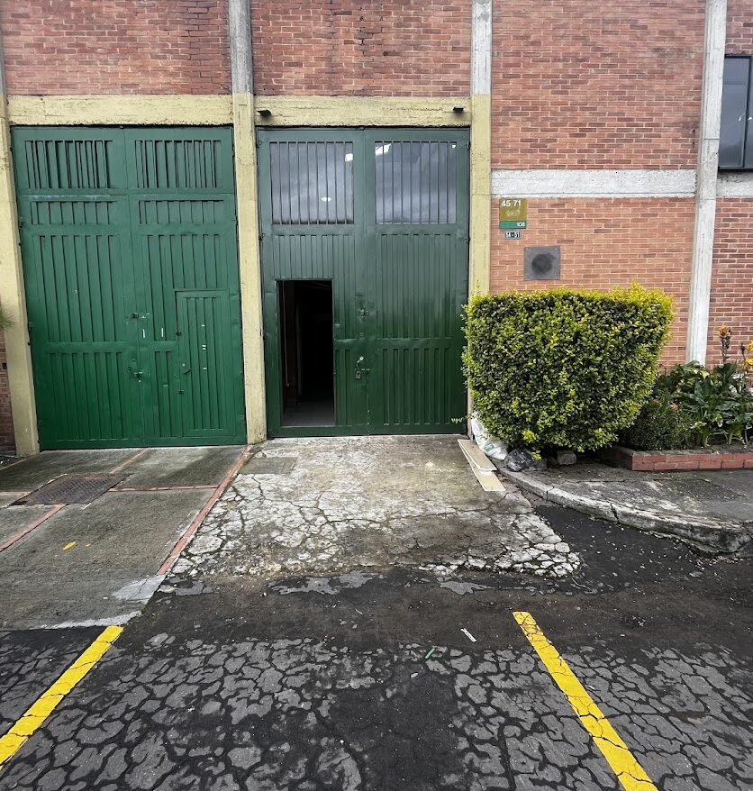 Bodega en arriendo prado veraniego en bogota