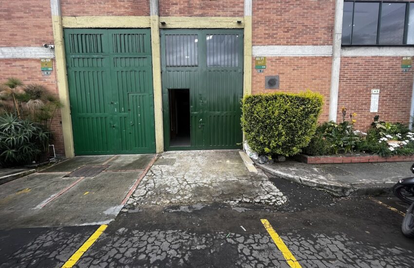 Bodega en arriendo prado veraniego en bogota